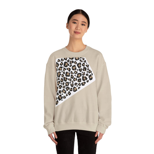 Women’s Heavy Blend™ Crewneck Animal Sweatshirt